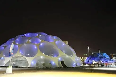 ... y la plaza Sed se convierte en m&aacute;s inquietante, como el futuro de la Humanidad ante la falta de un recurso tan necesario como el agua.
Por Gonzalo Baz&aacute;n y Pilar Artiaga