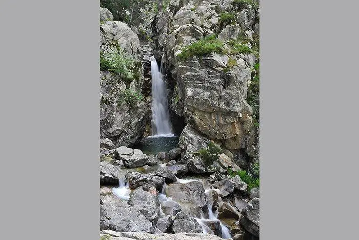 A continuaci&oacute;n, os mostramos un par de fotograf&iacute;as de las cascadas del barranco, en vertical...
Victor Sancho