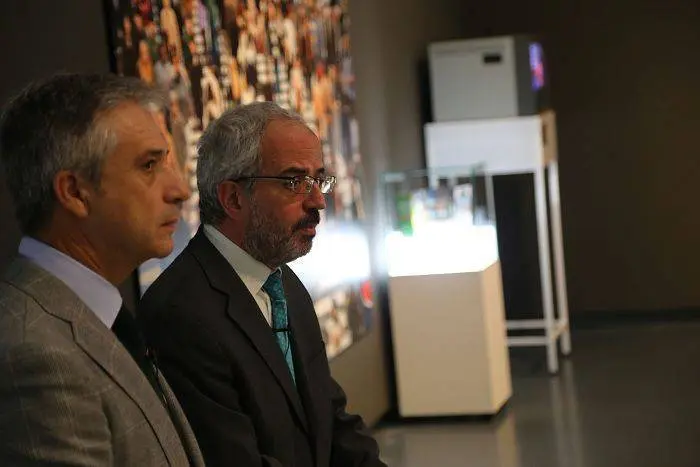 Jordi Aloy, del &aacute;rea de divulgaci&oacute;n cient&iacute;fica La Caixa, define esta muestra como "una exposici&oacute;n singular, ya que como su nombre indica, plantea un experimento de tipo sociol&oacute;gico".
Patricia Vall&eacute;s / Luis Lacorte