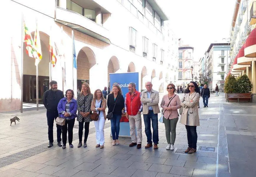 El PP impuls&oacute; medidas de accesibilidad como las bandas para ciegos en los Porches de Galicia