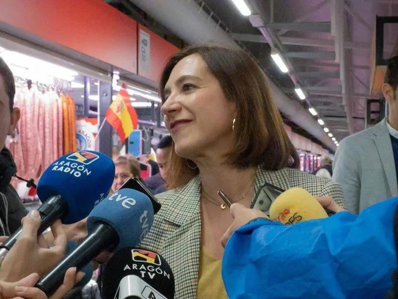 Fern&aacute;ndez ha visitado el mercado provisional