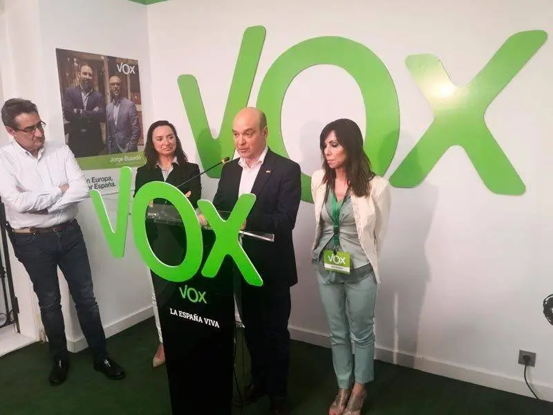 Mor&oacute;n ha confirmado que ha mantenido conversaciones telef&oacute;nicas con Beamonte y P&eacute;rez Calvo