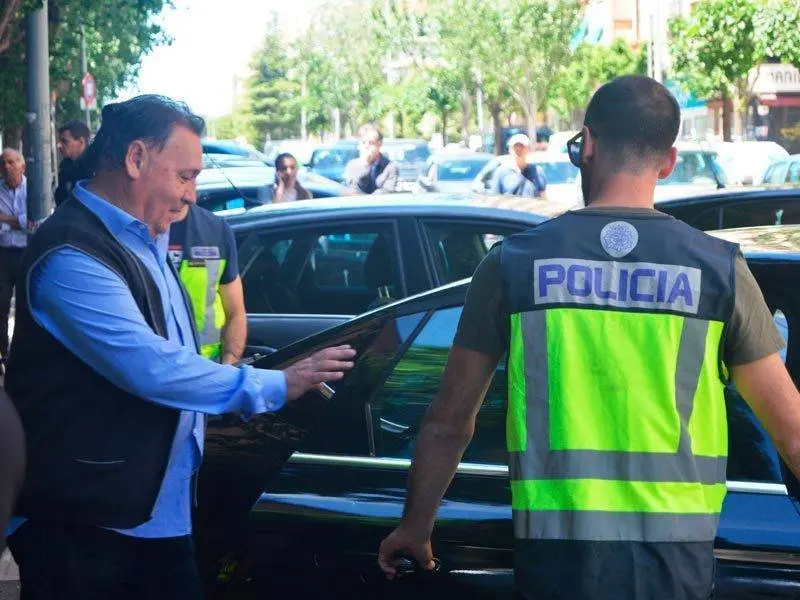 El ya ex presidente de la S.D. Huesca Agust&iacute;n Lasaosa fue detenido por la Polic&iacute;a