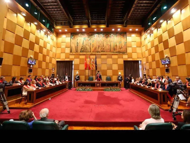 Los tres partidos critican que los trabajadores del Imefez vayan a pasar de trabajar once meses al a&ntilde;o a nueve