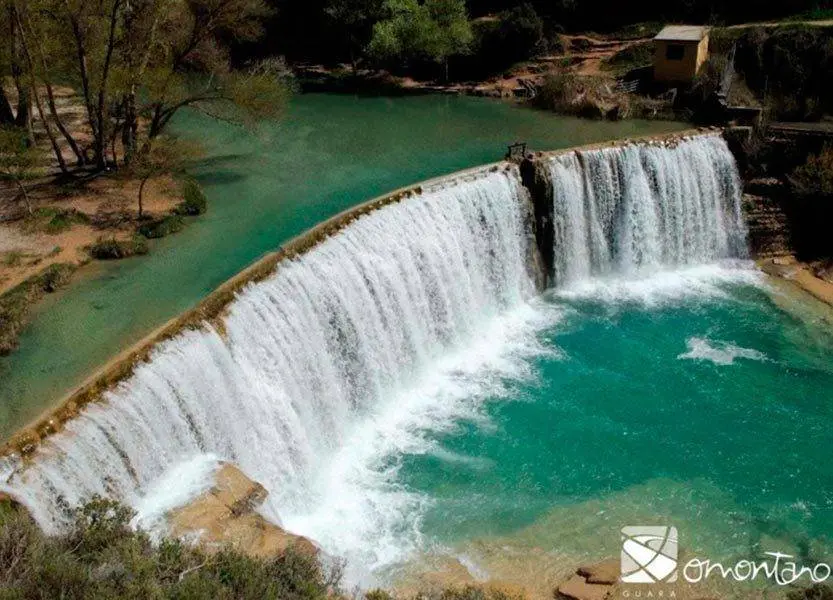 Para acceder al salto hay que pagar dos euros de entrada. Foto: Turismo Somontano