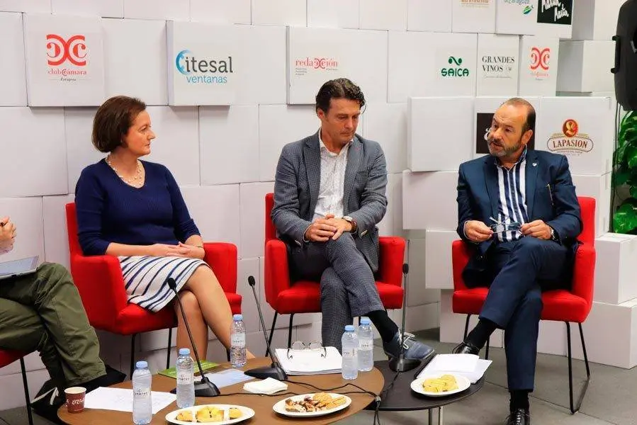 Magdalena Sof&iacute;a Pe&ntilde;a, Jos&eacute; Mar&iacute;a Ruiz de Temi&ntilde;o y Ren&eacute; Sanz, durante su participaci&oacute;n en la jornada