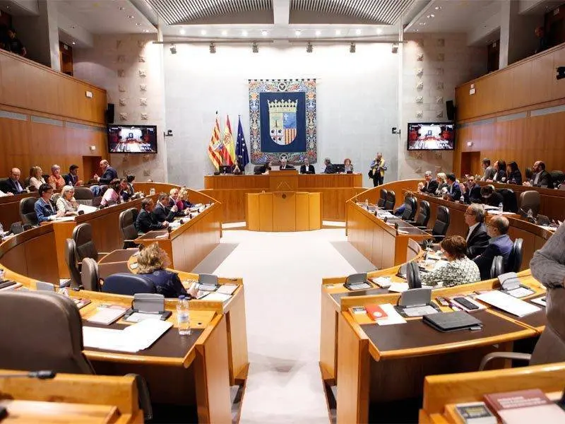 Uno tras otro, los portavoces de cada uno de los grupos parlamentarios ha destacado la importancia de los paros