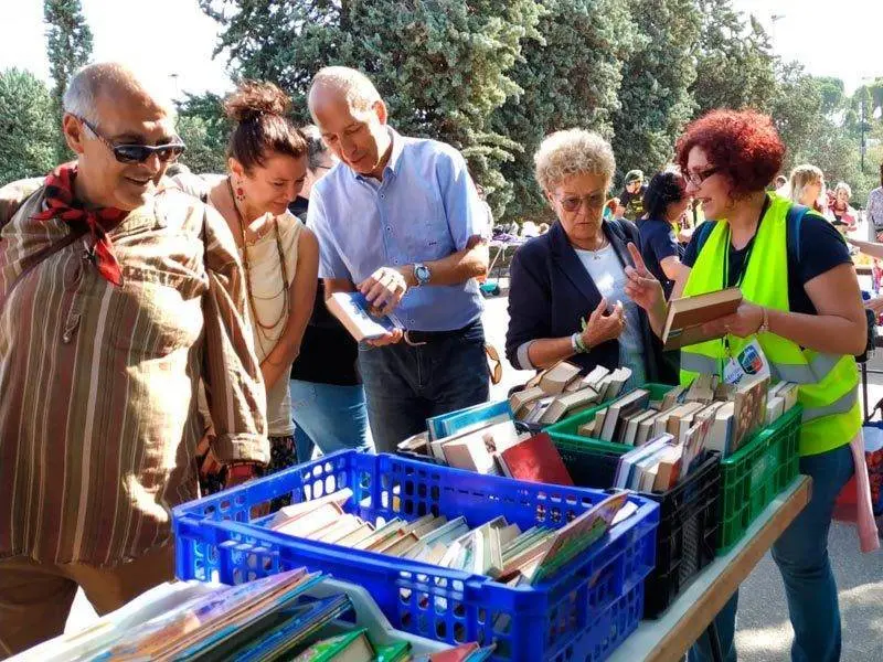 Asensio ha visitado este domingo la VI Feria de Intercambio de Zaragoza