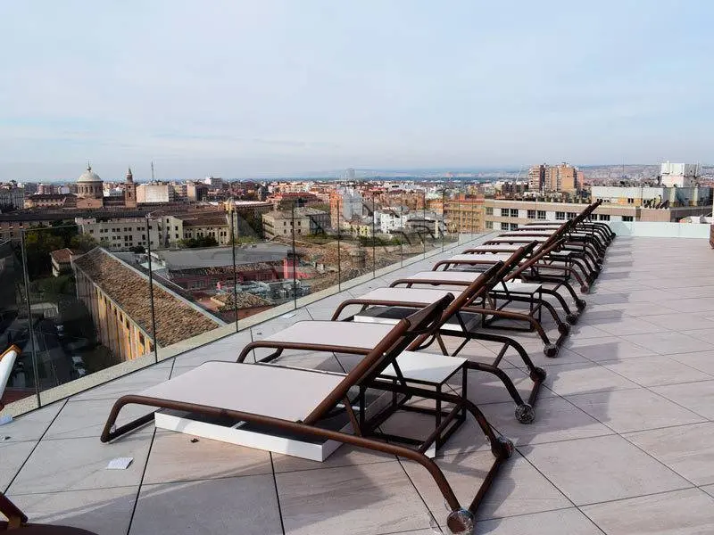 El edificio alberga 68 apartamentos de lujo sobre las 103 habitaciones del hotel Innside Zaragoza