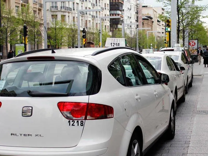 ZeC pide una "defensa a ultranza" del sector del taxi