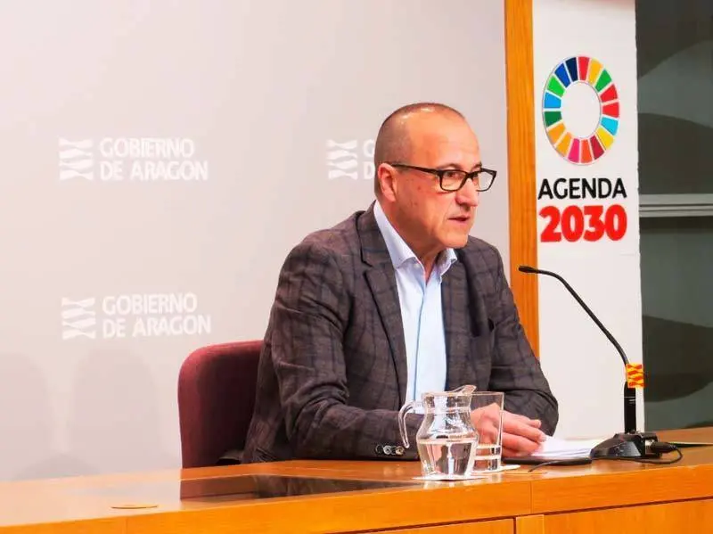 El consejero Faci ha asegurado que las medidas tratan de garantizar a las familias una igualdad de oportunidades y recursos