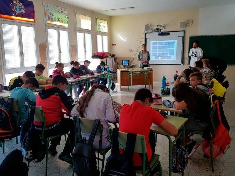 Tras la suspensi&oacute;n de la actividad lectiva presencial, los centros educativos han continuado desarrollando sus actividades recurriendo a otras modalidades de ense&ntilde;anza y aprendizaje
