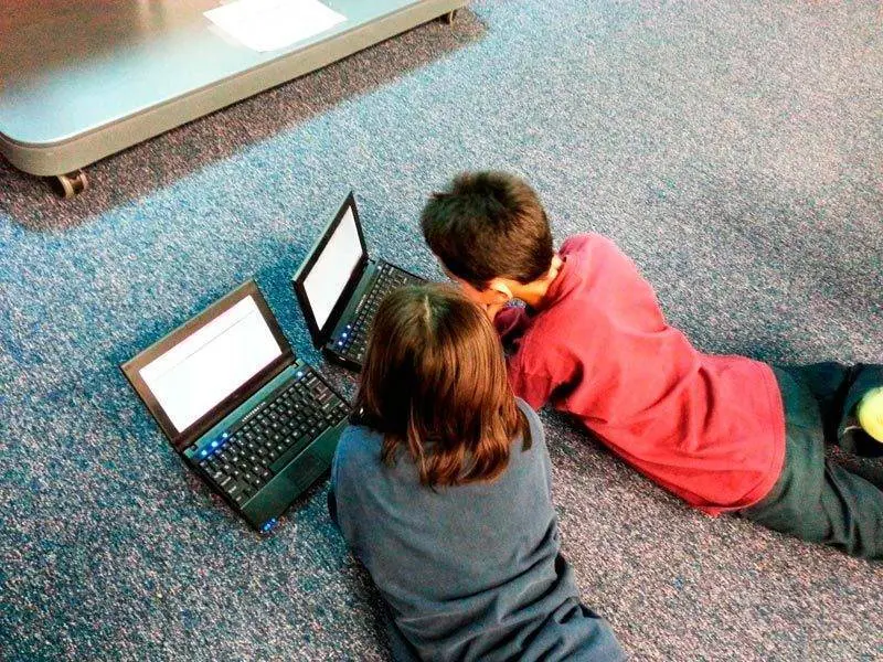 Miles de alumnos y profesores han adoptado el sistema de educaci&oacute;n a distancia, convirtiendo el hogar en la nueva escuela 