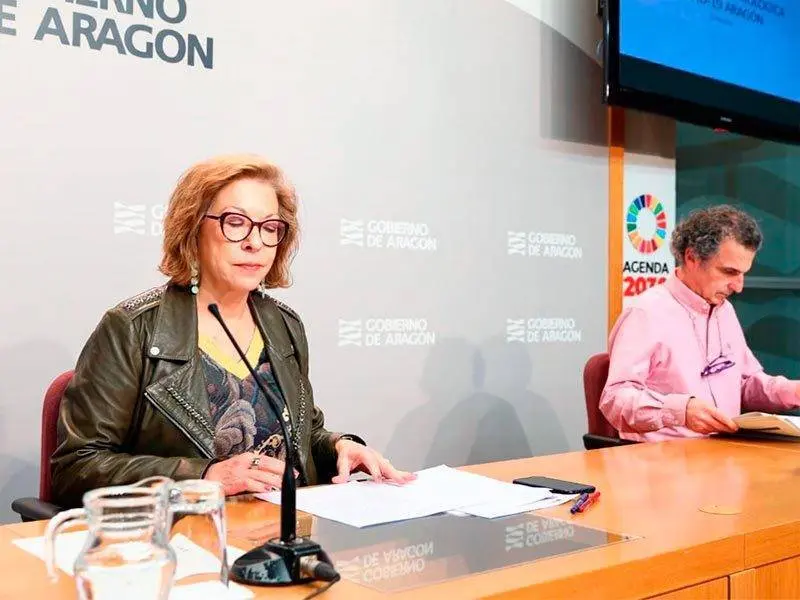 Ventura afirm&oacute; en las Cortes que la realizaci&oacute;n de EPI caseros, ante la falta de material, era un "est&iacute;mulo" para los sanitarios