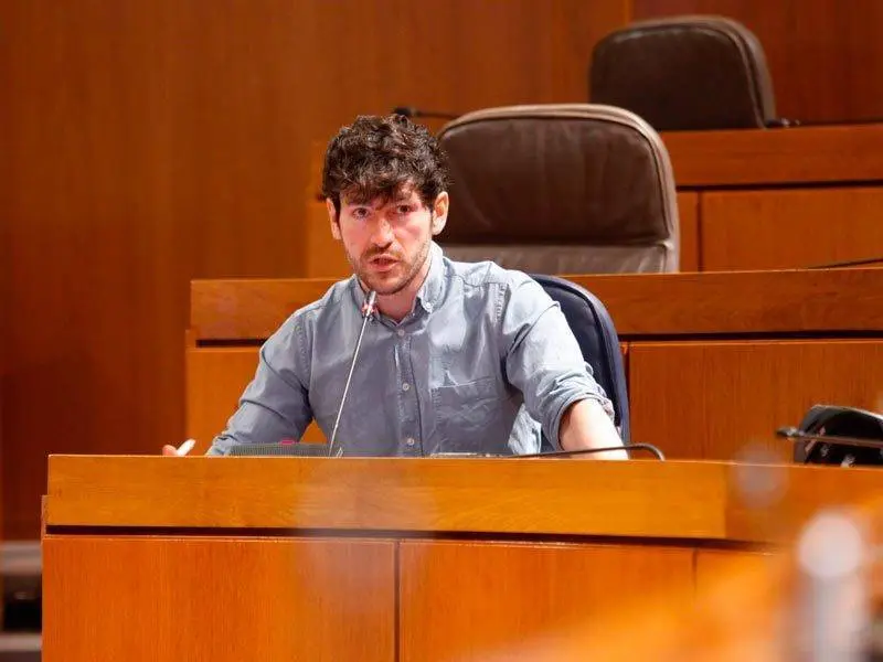 Guirao ha avanzado que el Gobierno estudia garantizar las clases presenciales para los estudiantes sin acceso a internet. Foto: Cortes de Arag&oacute;n