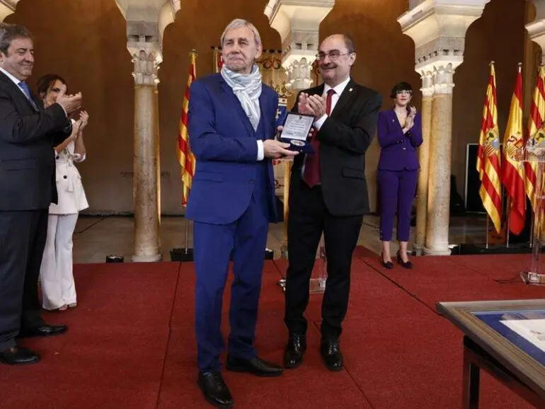Con este reconocimiento, la ciudad de Teruel otorga uno de sus mayores reconocimientos a la figura del cantautor nacido en Alloza