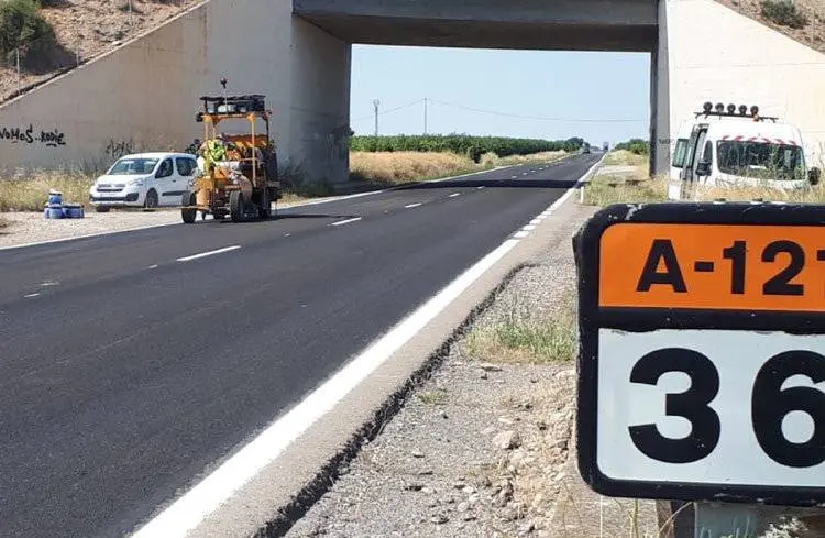"Ensanche, acondicionamiento y refuerzo de firme de la carretera A-121 entre Ricla y Fuendejal&oacute;n"