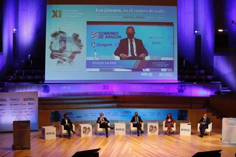 Algunos de los ponentes han intervenido de forma telem&aacute;tica, como el director territorial de Ibercaja en Arag&oacute;n, Antonio Lacoma

