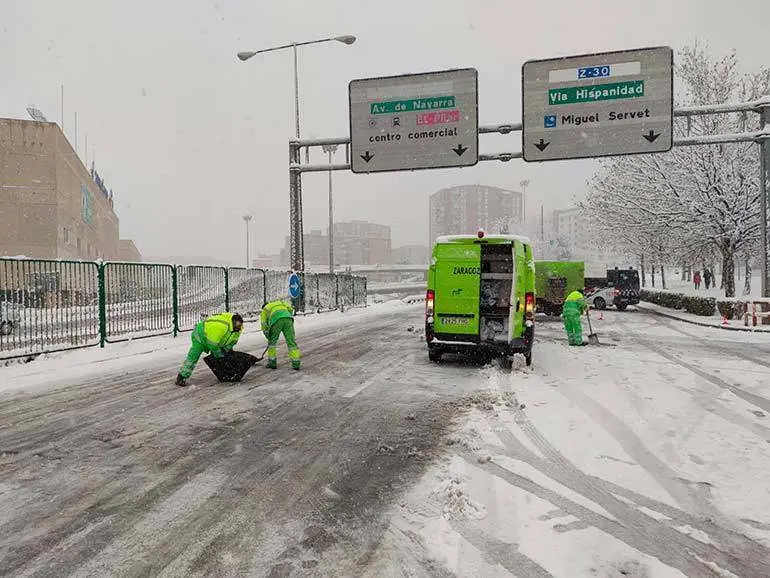 Zaragoza decreta la alerta roja por m&aacute;s de 15 cent&iacute;metros en las calles