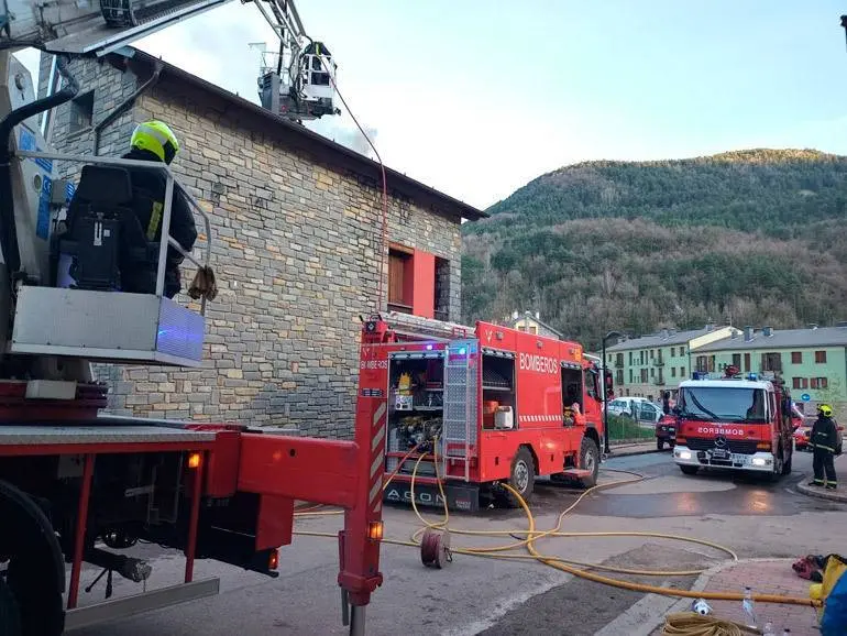 El incendio se declar&oacute; sobre las 16.45 horas y no pudo ser controlado hasta las 20.00 horas