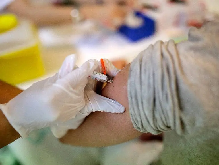 El Ministerio de Sanidad ha confirmado oficialmente al Gobierno de Arag&oacute;n que no recibir&aacute; la vacuna de Janssen por la aparici&oacute;n de trombos