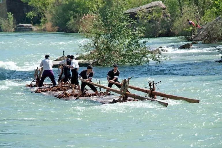 Los nabateros son profesionales de los r&iacute;os que simbolizan una tradici&oacute;n que se mantiene intacta