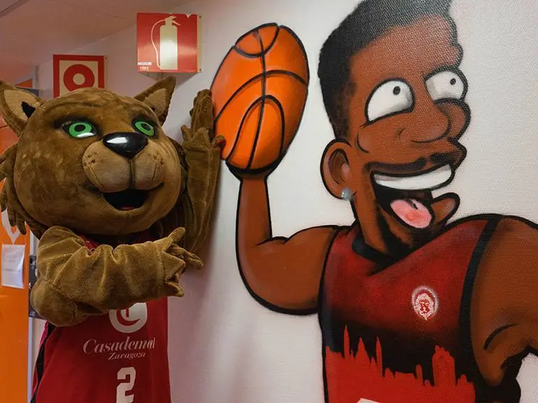 Los jugadores est&aacute;n representados en las paredes del hospital. Foto: Basket Zaragoza