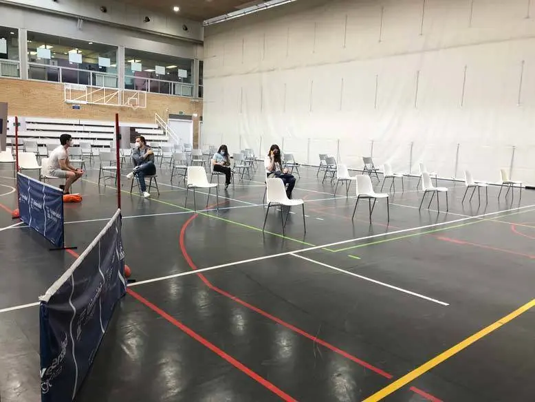 Los estudiantes sanitarios han tenido la posibilidad de elegir en esta ocasi&oacute;n cualquiera de las dos vacunas