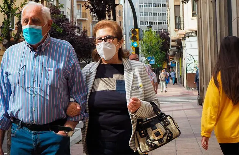 Es muy posible que el fin de la obligaci&oacute;n de usar las mascarillas se aplique en unas semanas