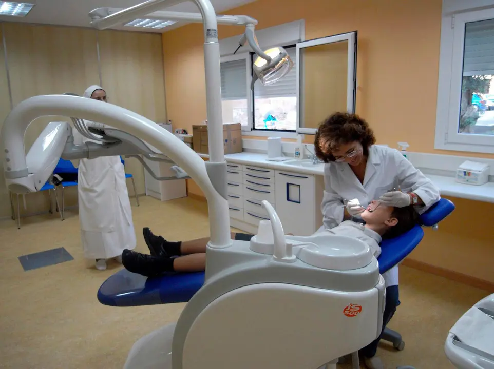 Ciertos productos sanitarios y tratamientos pueden provocar graves problemas en la salud bucodental
