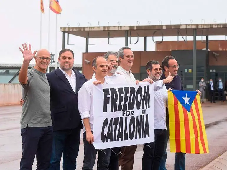 Los presos independentistas han abandonado as&iacute; la c&aacute;rcel este mi&eacute;rcoles. Foto: Twitter (Esquerra_erc)