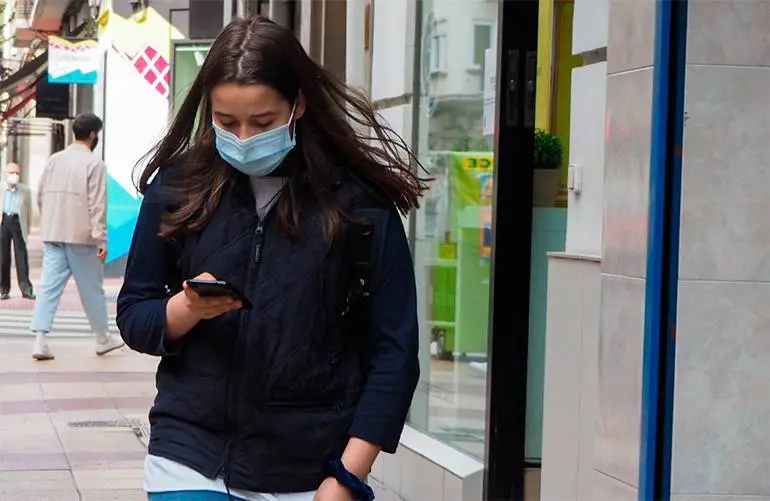 Este s&aacute;bado deja de ser obligatorio llevar mascarilla al aire libre  siempre que se guarde la distancia de seguridad