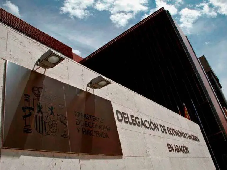 La Ley del IRPF establece que est&aacute;n exentos de presentar la declaraci&oacute;n de la Renta quienes hayan percibido rentas por debajo de los 22.000 euros