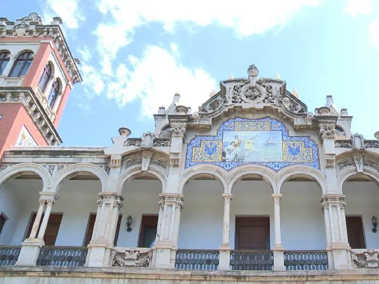 El Palacio de Larrinaga se ubica en la calle Miguel Servet de Zaragoza