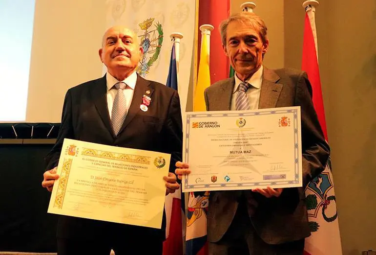 El director gerente de MAZ, Guillermo de V&iacute;lchez, y el t&eacute;cnico de prevenci&oacute;n de Juan Gregorio Rodrigo, recogieron los premios en la gala del viernes