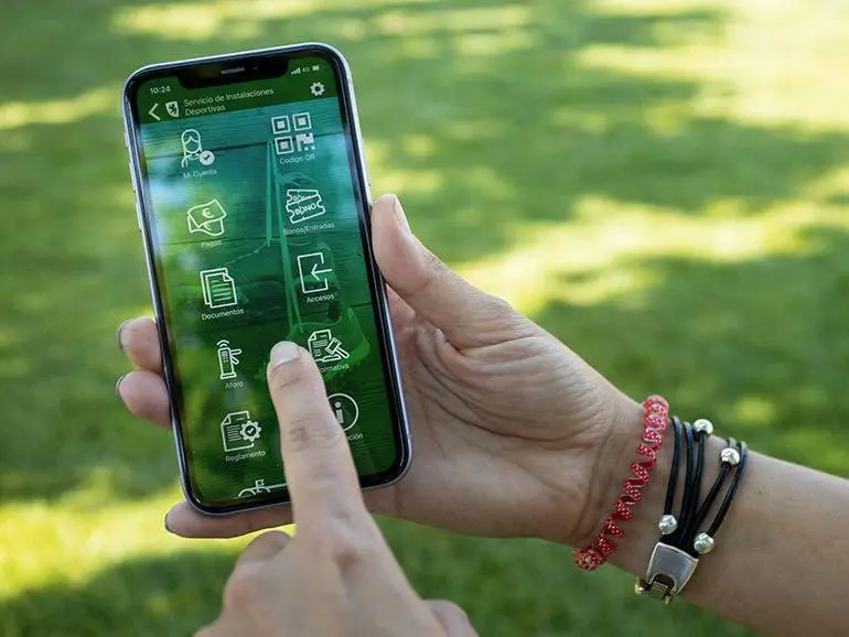 La app municipal permite ambas funciones 