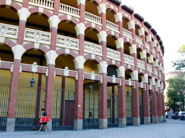 El pliego del concurso establece que la empresa adjudicataria  podr&aacute; organizar espect&aacute;culos durante los d&iacute;as de la feria del Pilar 