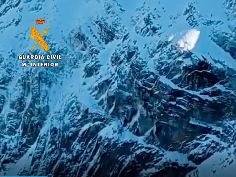 La Guardia Civil de Huesca, sobre las 13.50 horas de este s&aacute;bado ha recibido un aviso informando que un monta&ntilde;ero se hab&iacute;a precipitado ladera abajo en el pico Aspe t.m. de Ans&oacute; (Huesca). Fuente: Guardia Civil