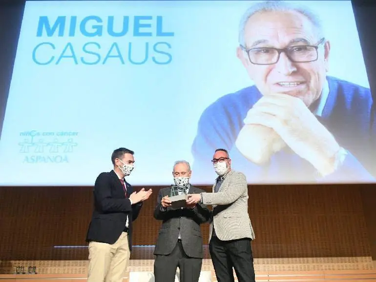 Durante el acto se ha homenajeado al expresidente Miguel Casaus. Fuente: Aspanoa 