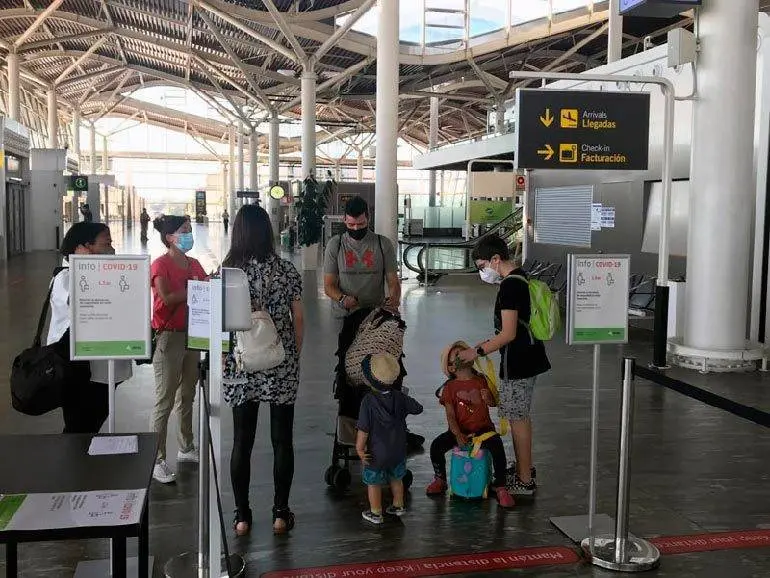 El Ejecutivo quiere impulsar la colaboraci&oacute;n p&uacute;blico-privada, tambi&eacute;n con una segunda estaci&oacute;n del AVE en el propio Aeropuerto