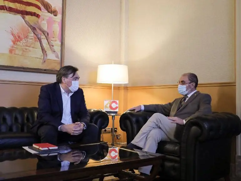 Este ha sido el primer encuentro entre la agrupaci&oacute;n de electores y el cuatripartito desde que sumaran un diputado y dos senadores en las elecciones generales de noviembre de 2019