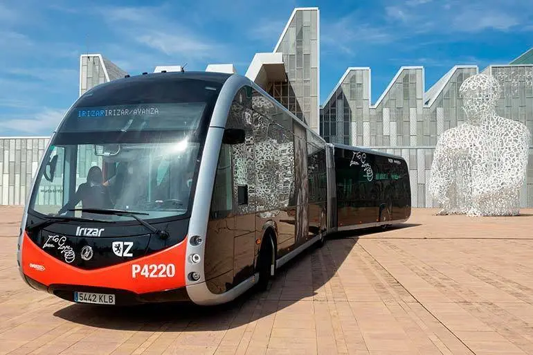 Una de las medidas del Ayuntamiento de Zaragoza es cambiar toda la flota de autobuses por autobuses el&eacute;ctricos