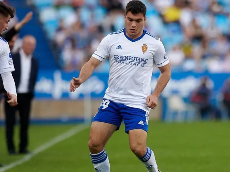 El canterano salt&oacute; al c&eacute;sped con el n&uacute;mero 39 a la espalda. Foto: Real Zaragoza/Tino Gil