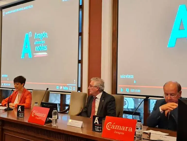 El consejero de Agricultura, Ganader&iacute;a y Medio Ambiente ha animado a la sociedad a consumir productos de calidad. 