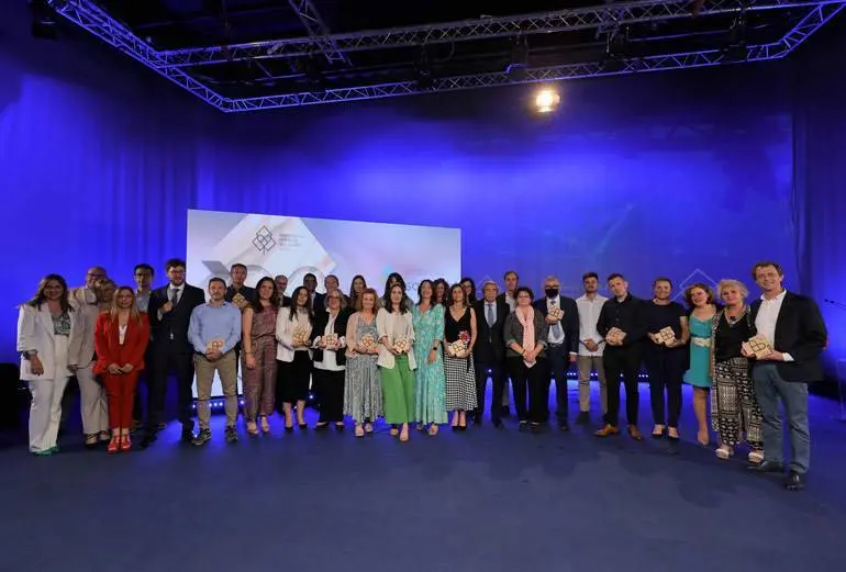 Foto de familia de los premiados