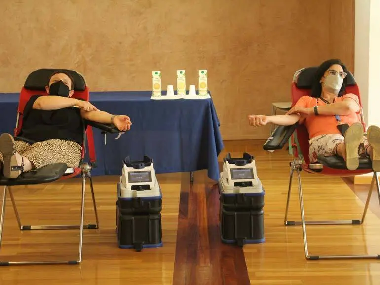  El Banco de Sangre, con la colaboraci&oacute;n de la Hermandad de Donantes de Zaragoza, ha instalado una mesa informativa en la plaza Espa&ntilde;a, con un punto de donaci&oacute;n en la DPZ de 9.30 a 13.00 horas. 