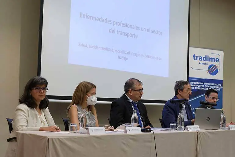 El estudio constata los riesgos en la profesi&oacute;n del transportista de mercanc&iacute;as por carretera