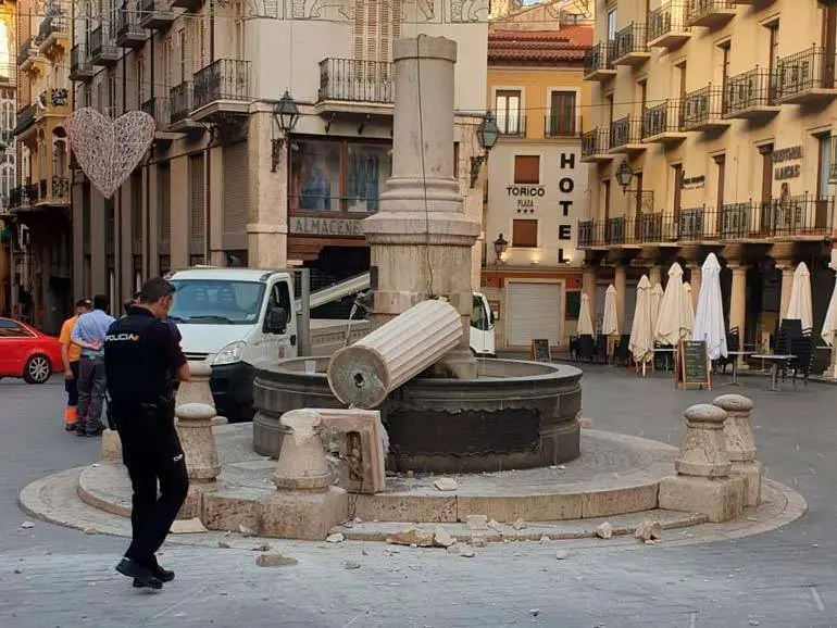 El informe hace referencia solo a la columna, no a la estatua del Torico. 
