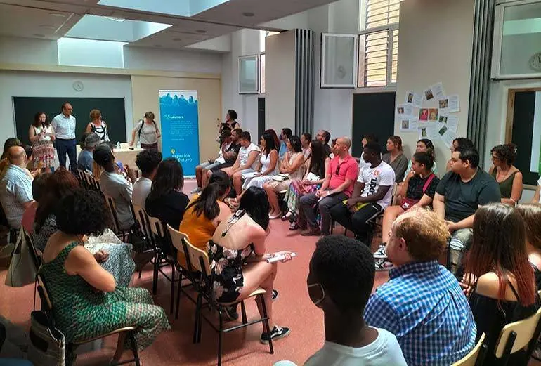 Los 29 de Adunare  han recogido sus certificados repletos de emoci&oacute;n e ilusi&oacute;n