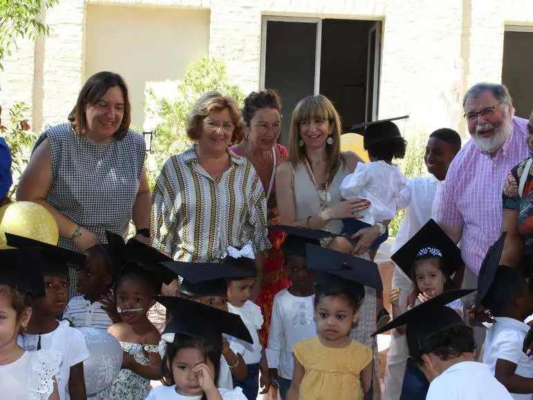 La consejera, Mar&iacute;a Victoria Broto, ha visitado las instalaciones del centro coincidiendo con la fiesta de fin de curso de los ni&ntilde;os y ni&ntilde;as de la escuela, que han recibido sus diplomas de graduaci&oacute;n.